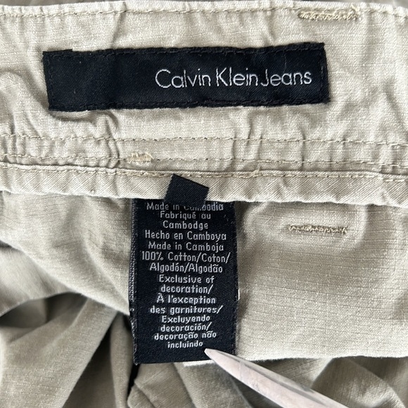 Calvin Klein Jeans Khaki Utility Cargo Shorts - Picture 4 of 7